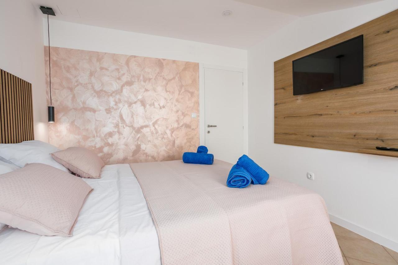 Apartmen Plus U Centru Blizu Plaze Njivice Exterior photo